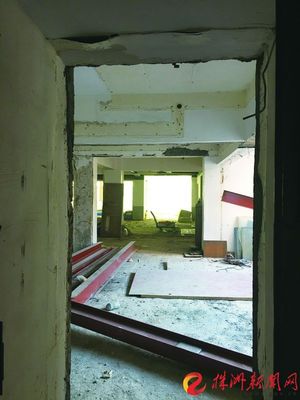 市場往樓上拓展 墻體被擅自拆除 巨豐大樓內裝修工程隱患多多